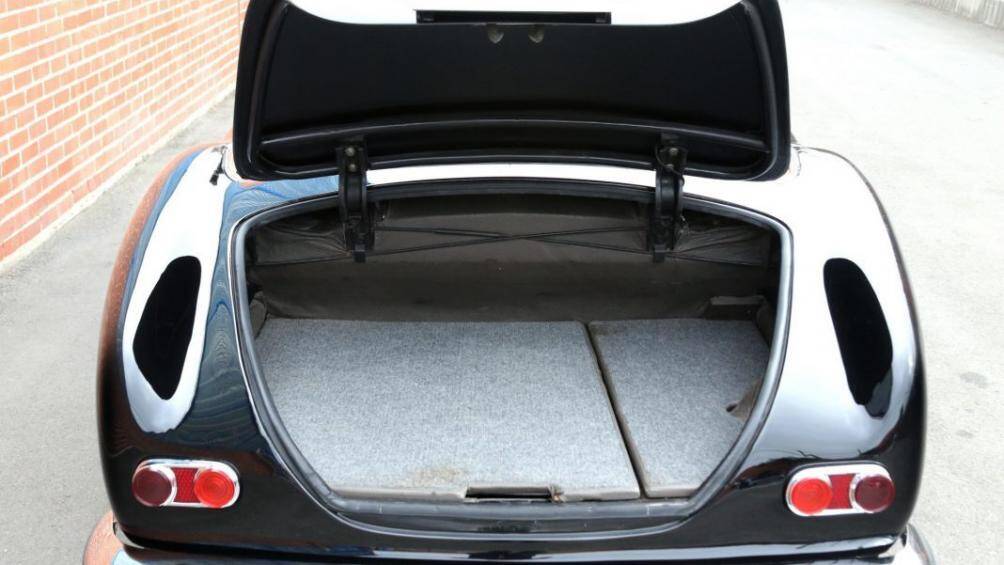 Thế hệ thứ hai (Series II) đã được trang bị bình xăng nhôm có dung tích chỉ khoảng 66 lít được đặt dưới cốp sau