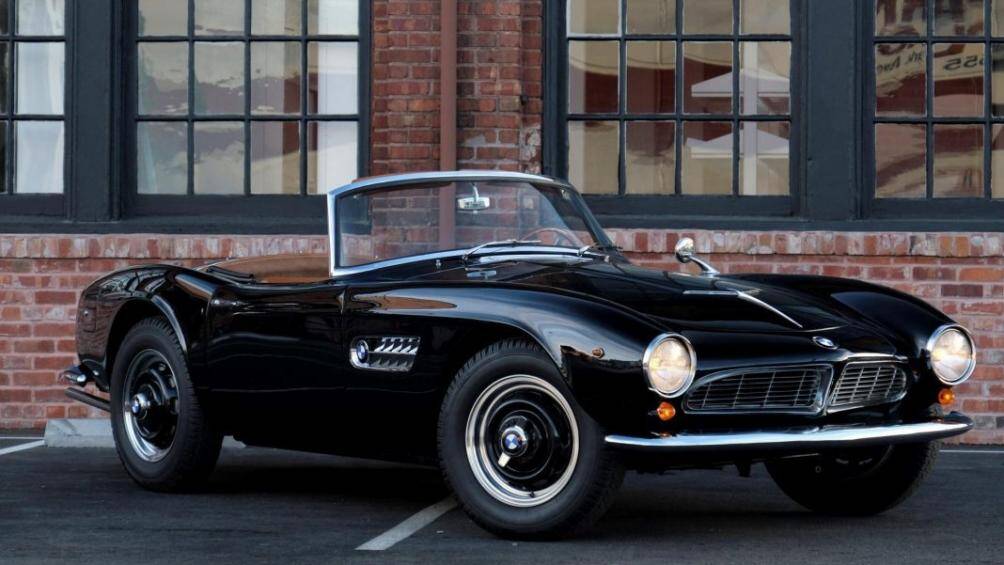 Tuy nhiên, do giá thành của chiếc xe quá cao nên BMW chỉ sản xuất 252 chiếc trước khi ngừng sản xuất