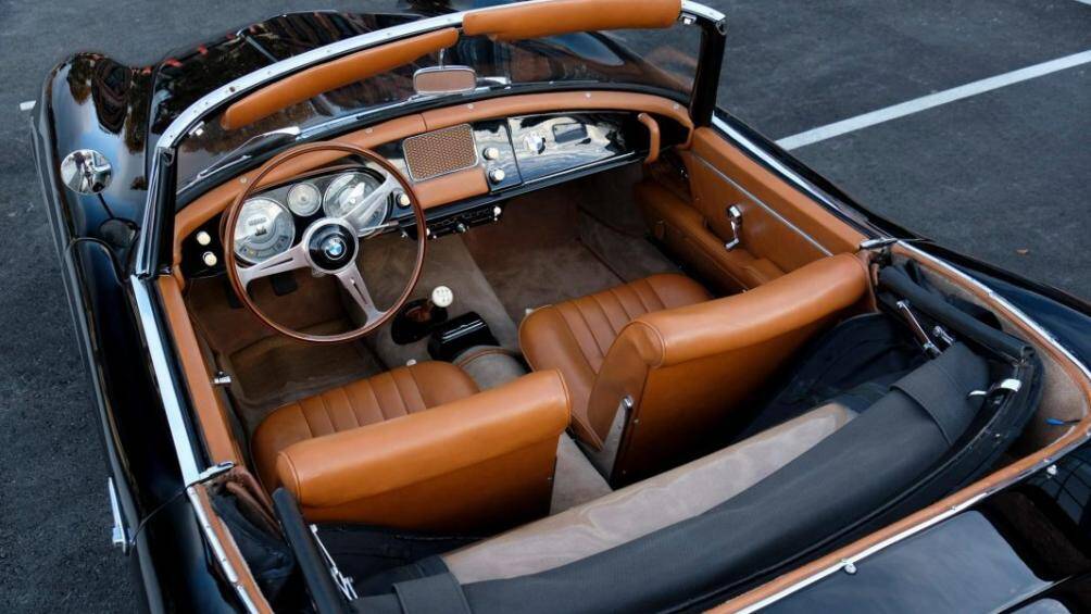 Từ đó mở rộng thêm không gian cho khoang hành lý của xe cũng như giải quyết được vấn đề về mùi nhiên liệu trong nội thất