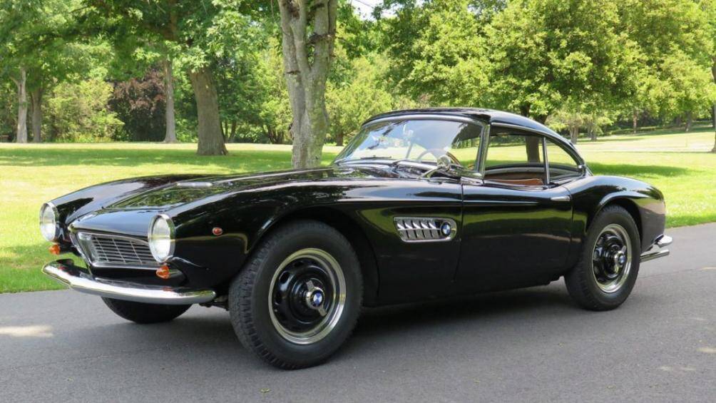 Chỉ có đúng 11 chiếc đã được bán với tùy chọn mui cứng có thể tháo rời được chế tạo thủ công, chiếc BMW 507 này là một trong số đó