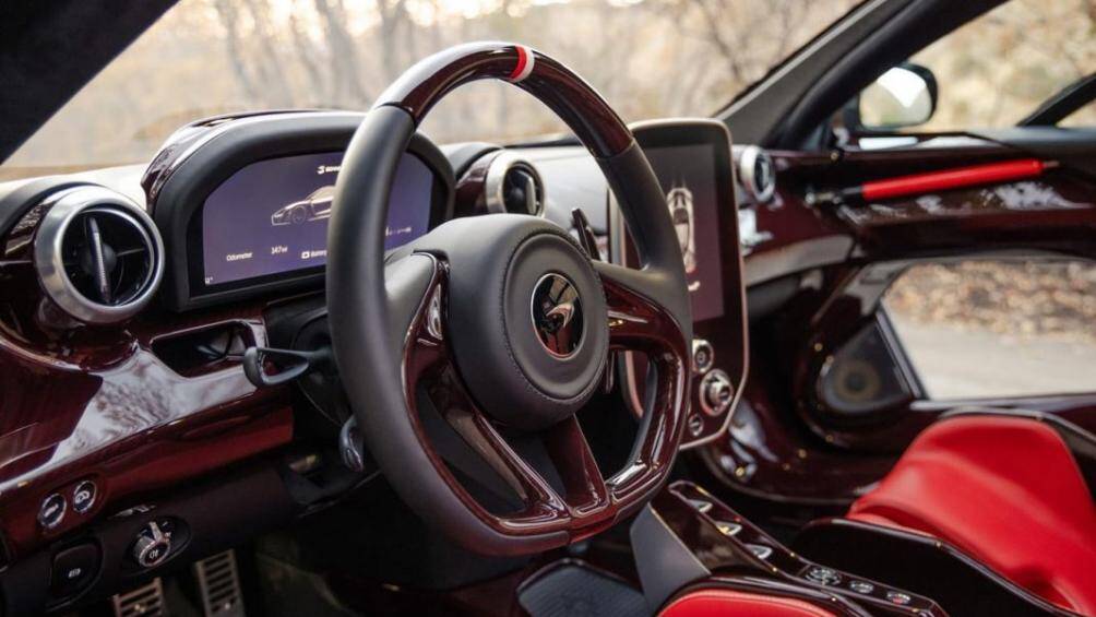 Chiếc xe vẫn được trang bị khối động cơ V8 tăng áp kép, dung tích 4.0 lít. Khối động cơ này có thể sản sinh sức mạnh lên tới 789 mã lực