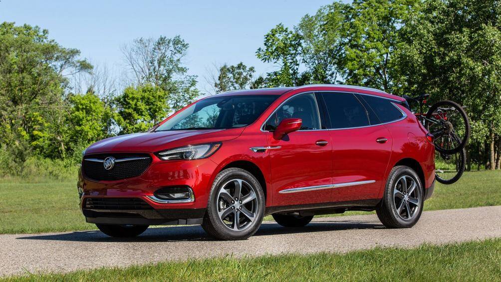 7. Buick Enclave 2020 (sức chứa khoang hành lý khi gập 2 hàng ghế sau: 2.764 lít)