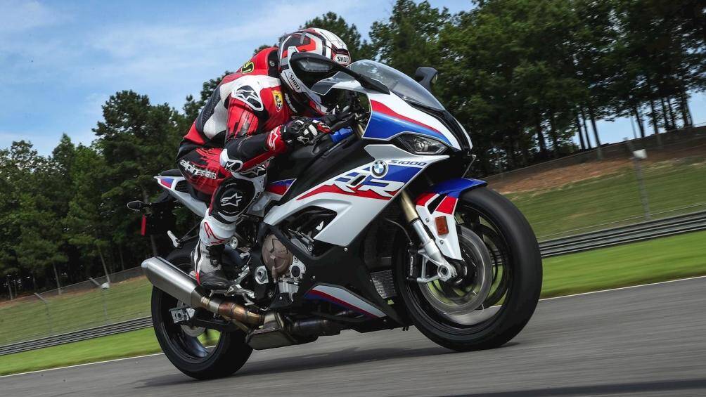 4. BMW S 1000 R (giá: 14.995 USD)