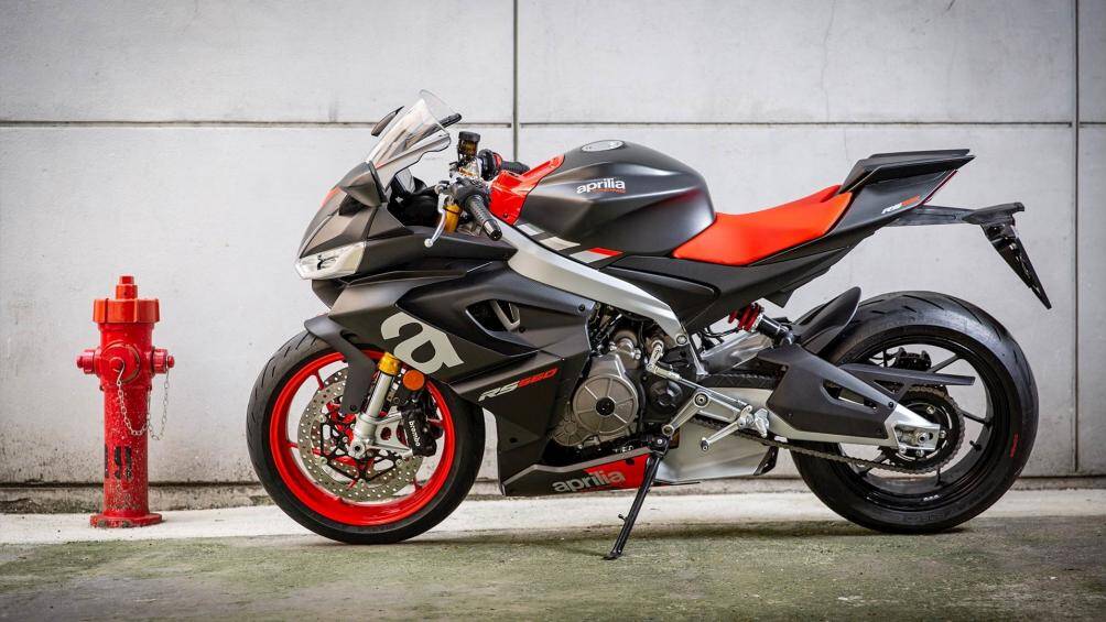 7. Aprilia RS 660 (giá: 11.300 USD)