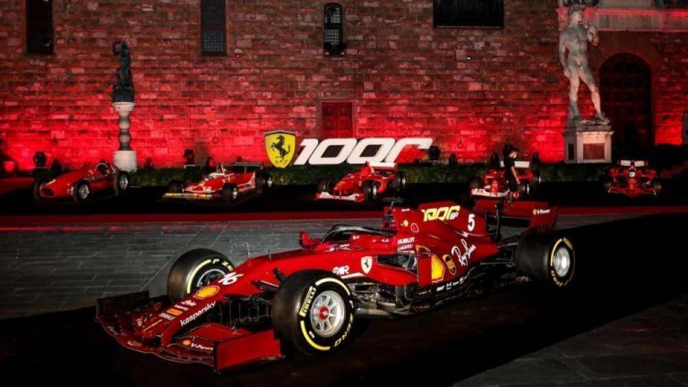 Mới đây, đội đua lâu đời và nổi tiếng bậc nhất làng đua xe thể thao Scuderia Ferrari đã cho bán đấu giá chiếc xe đua kỷ niệm SF1000