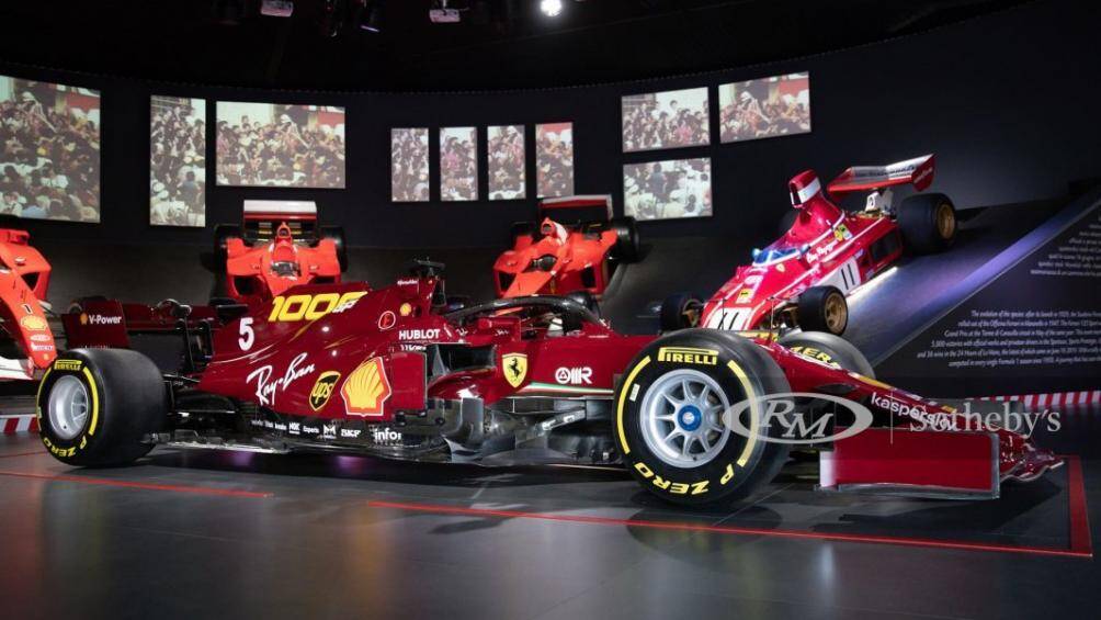 Đội đua sử dụng cả hai số đua của Leclerc (16 – đặt tại đầu xe) và Vettel (5 – đặt ở nắp động cơ) để phục vụ mục đích trưng bày