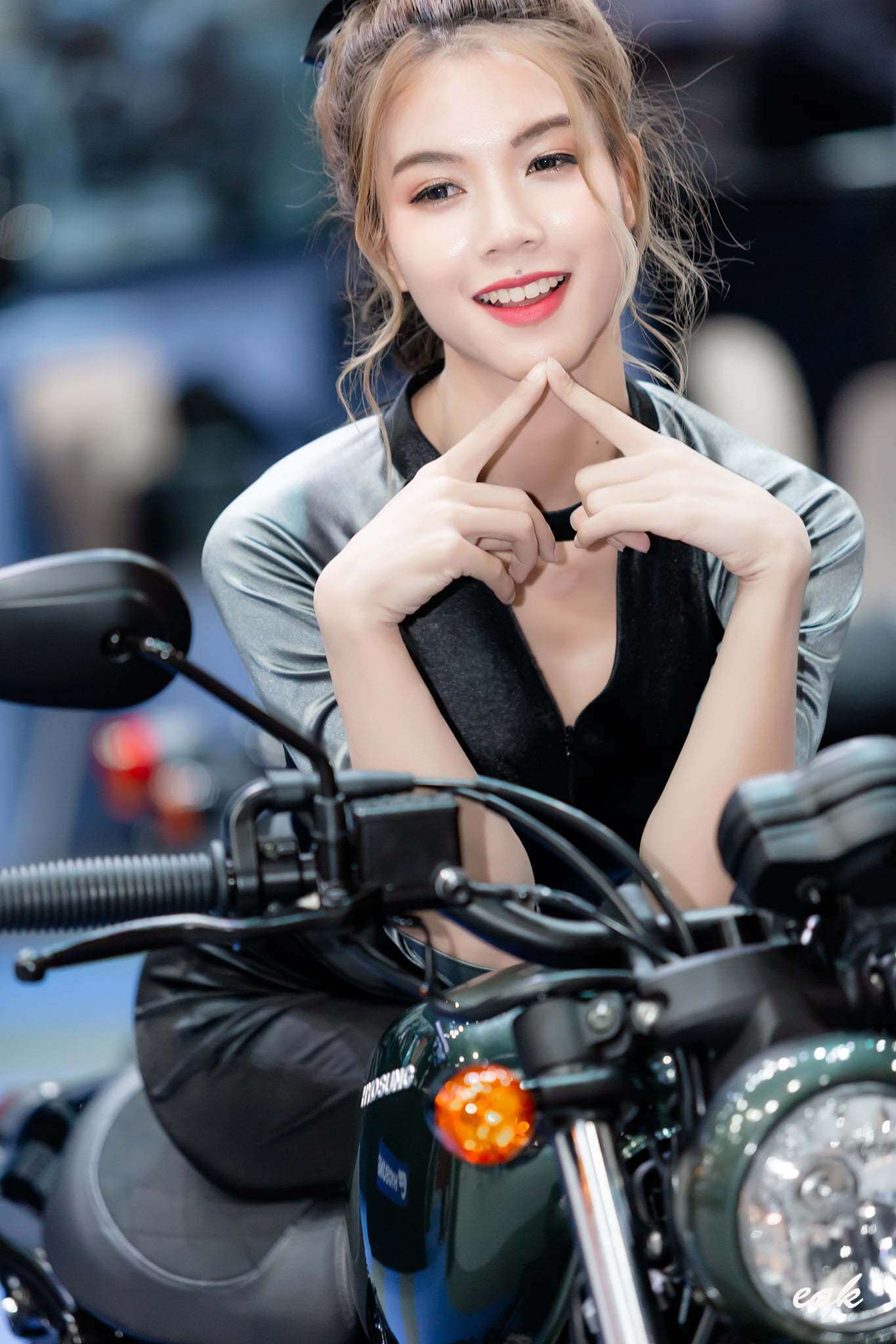 Sở hữu làn da trắng mịn, đầy xuân sắc