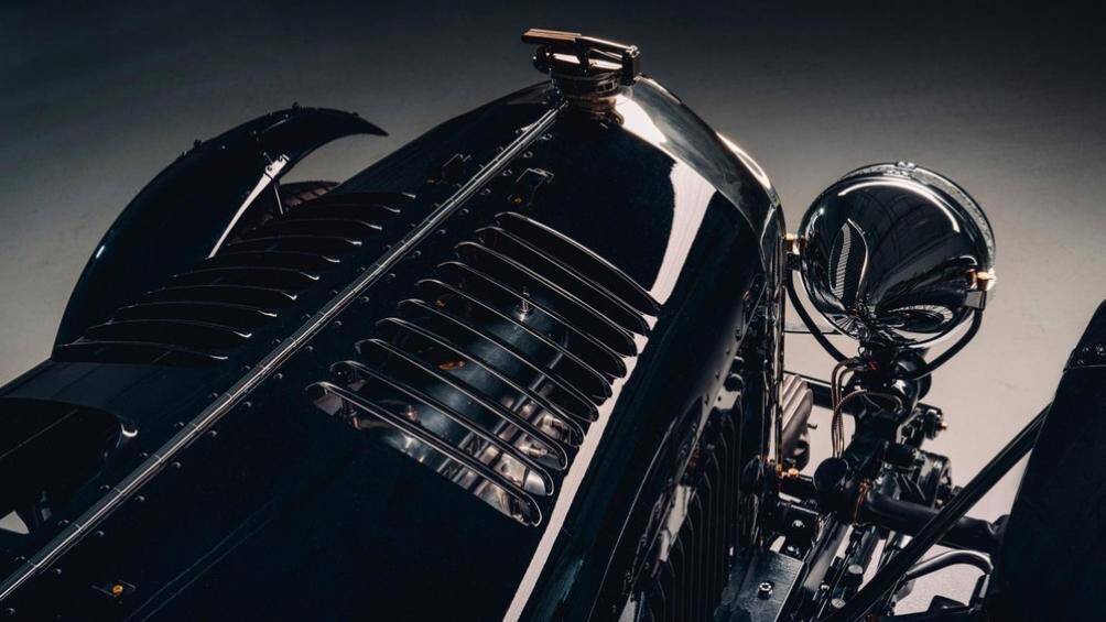 Hơn nữa, nó còn được lên lịch chạy thử tốc độ tối đa với người cầm lái là Adrian Hallmark, Chủ tịch và CEO của Bentley