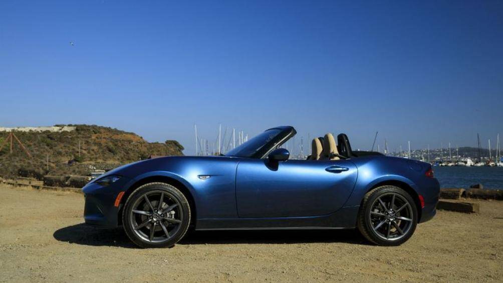 Tính đến năm 2019, Mazda MX-5 Miata bán được hơn 1 triệu chiếc trên toàn thế giới. Qua đó trở thành mẫu xe mui trần 2 chỗ ngồi ăn khách nhất trong lịch sử
