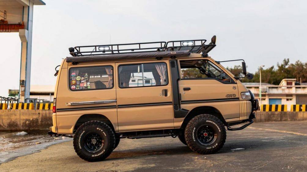 Nhiều người thường ví Delica như đứa con lai giữa Mitsubishi Pajero và một chiếc minivan thông thường