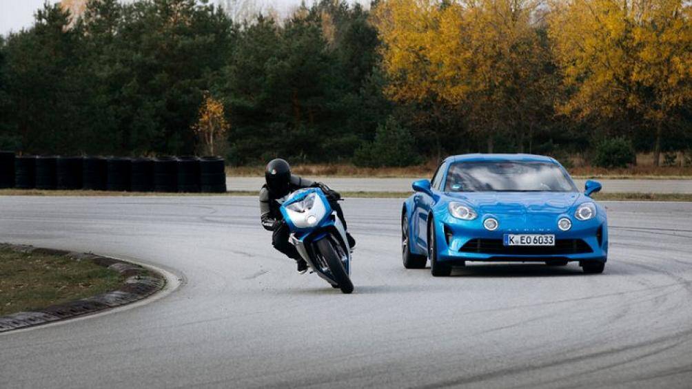 MV Agusta còn sửa đổi ECU và lên đời ống xả Arrow, giúp chiếc mô tô thể thao mạnh tới 151 mã lực, tốc độ tối đa của xe là 240 km/h