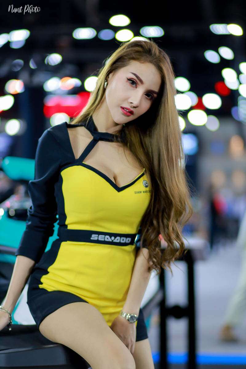 Bên cạnh đó là những người mẫu xinh như mộng