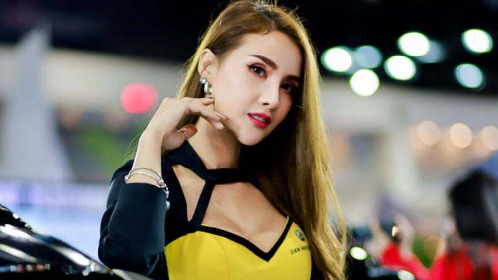 Khuôn mặt xinh đẹp, rạng rỡ