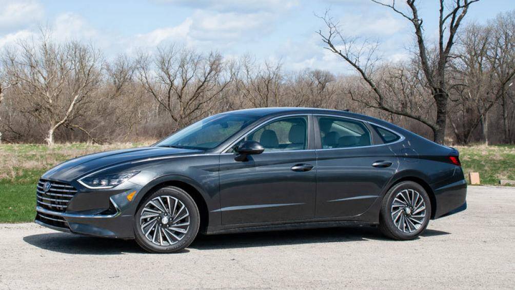 1. Hyundai Sonata Hybrid 2020 (giá khởi điểm: 27.750 USD)