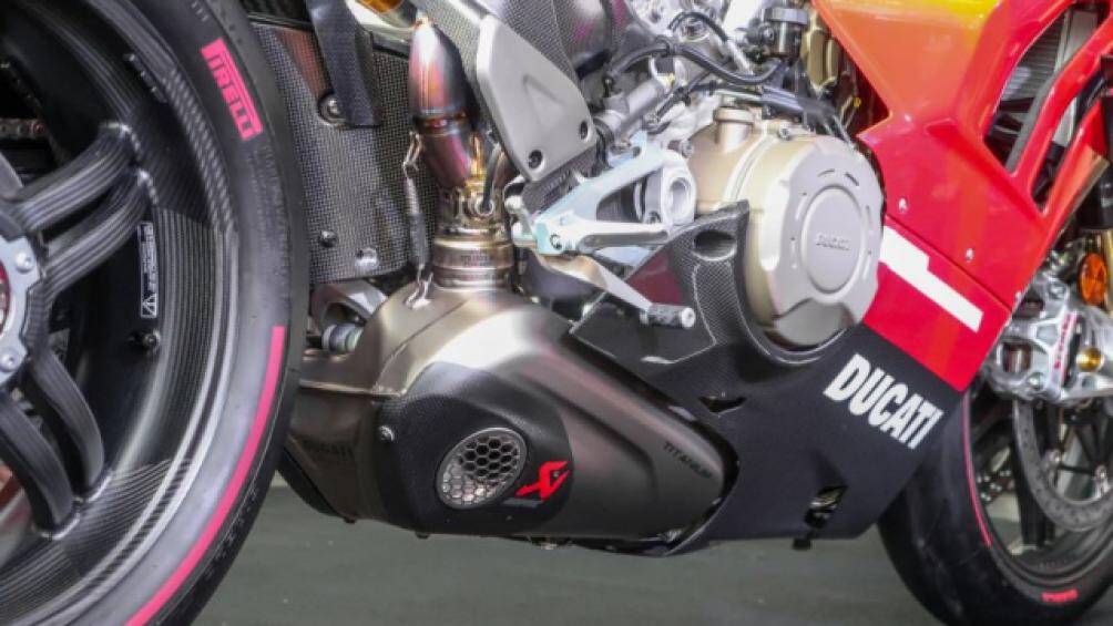 Xe có khả năng sản sinh công suất 224 mã lực tại 15.250 vòng / phút và mô-men xoắn 118 Nm tại 11.750 vòng/phút