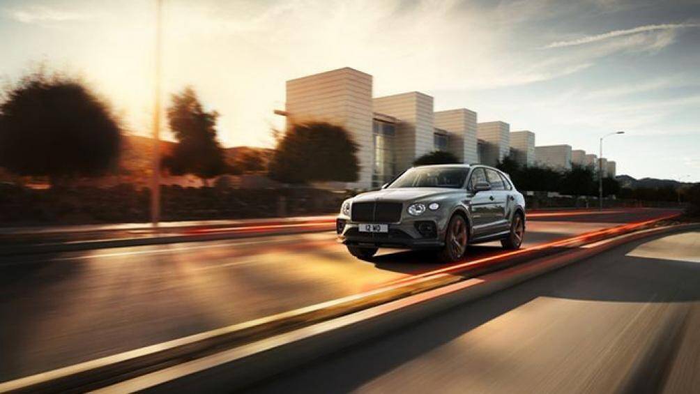 Hãng xe sang Anh Quốc vừa cho ra mắt phiên bản nâng cấp của mẫu xe SUV hạng sang Bentley Bentayga V8 với ngoại hình có nhiều sự khác biệt