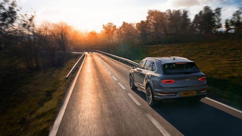 Bentley Bentayga Speed 2021 mới còn được Bentley trang bị Bentley Dynamic Ride, hệ thống kiểm soát thân xe chủ động bằng điện đầu tiên trên thế giới