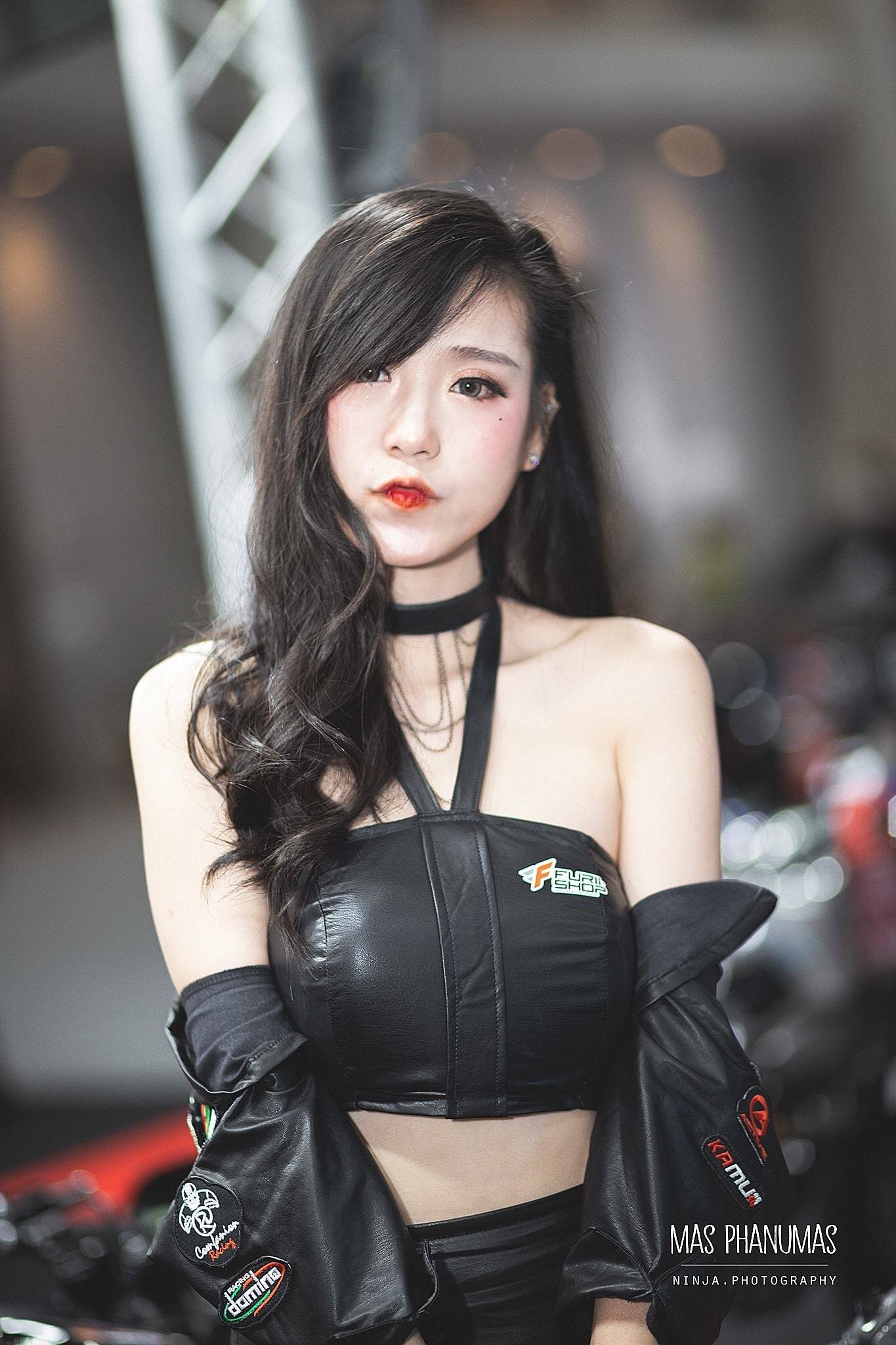 Cùng với đó là làn da trắng mịn không tỳ vết