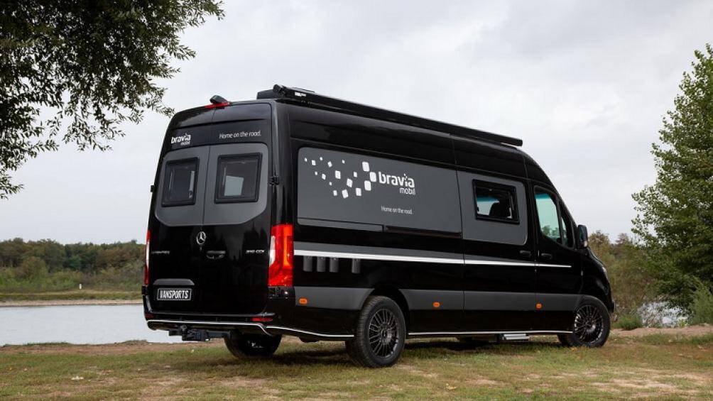 Điều khiến "nhà di động" Bravia Swan 699 trở nên thu hút giới truyền thông phương tây ngay từ khi ra mắt chính nằm ở phần ngoại hình