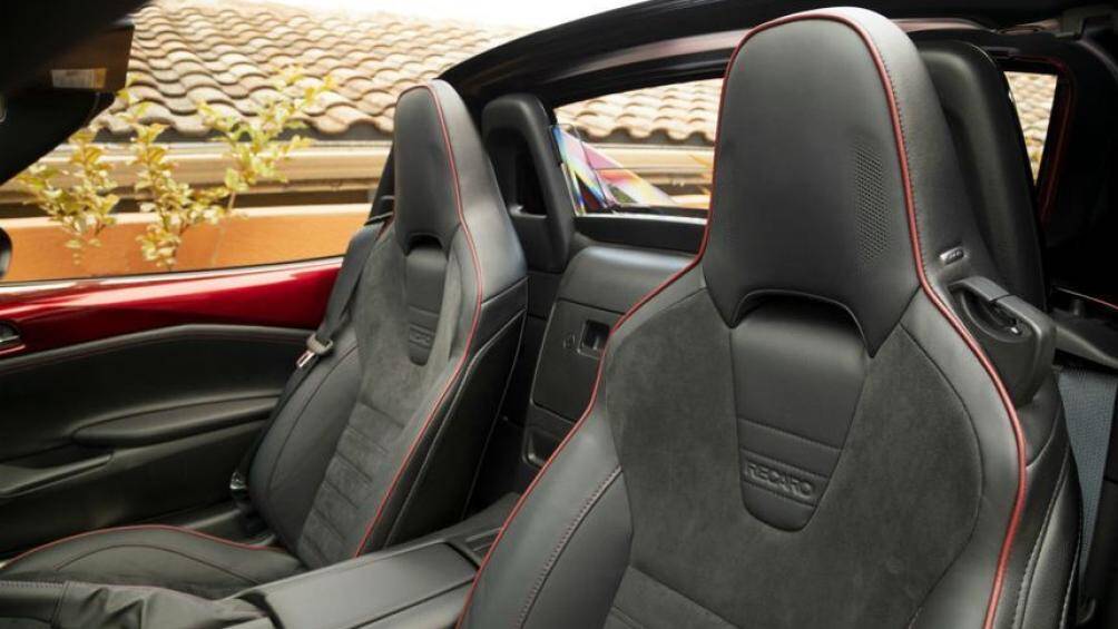 Mazda cho biết những chiếc MX-5 Miata 2021 đầu tiên hiện đã có mặt tại các đại lý khắp nước Mỹ