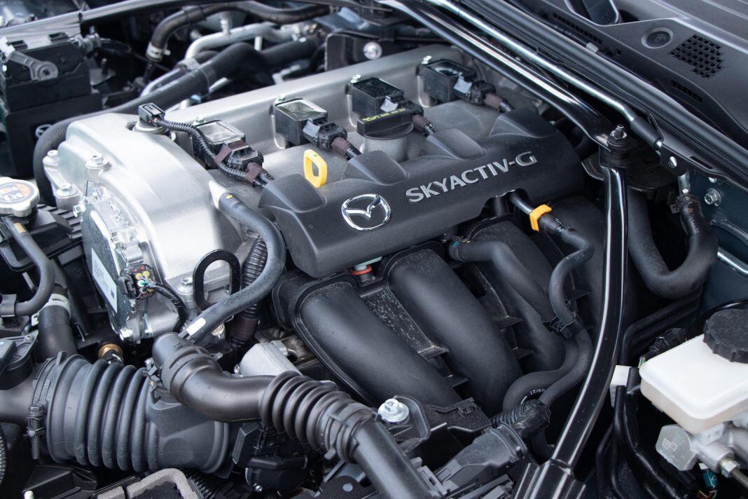 Mazda MX-5 Miata vẫn sử dụng động cơ SkyActiv-G bốn xy-lanh, dung tích 2.0 lít có công suất 181 mã lực