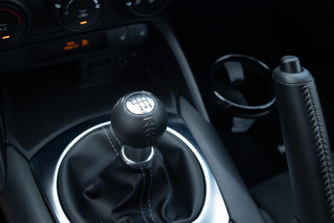 Bản Grand Touring có giá lần lượt là 31.770 USD / 32.295 USD (số tự động) cho mui xe xếp vải và 34.525 USD / 35.050 USD (số tự động) cho mui xe xếp điện