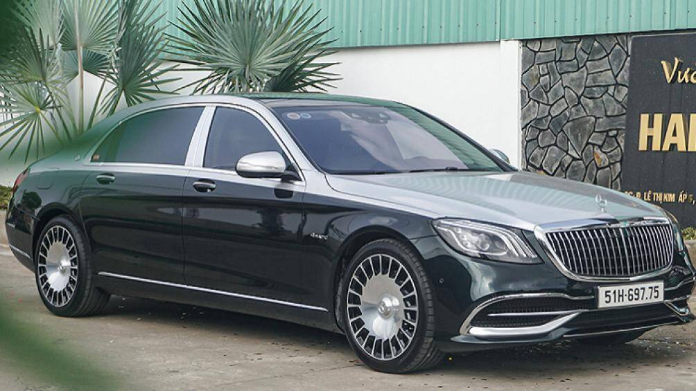 Mẫu xe siêu sang Mercedes-Maybach S560 4MATIC 2020 mới màu ngọc lục bảo (Emerald Green) cực độc vừa được giao tới tay một vị khách hàng tại Sài Gòn