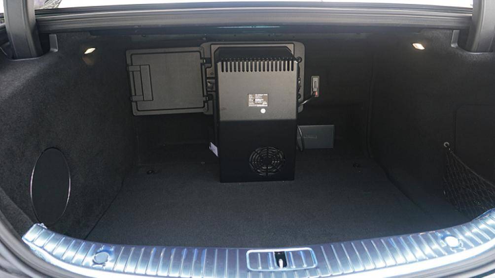 Sức mạng được dẫn xuống bốn bánh thông qua hệ dẫn động 4MATIC “trứ danh” cùng hộp số tự động 9 cấp 9G-TRONIC