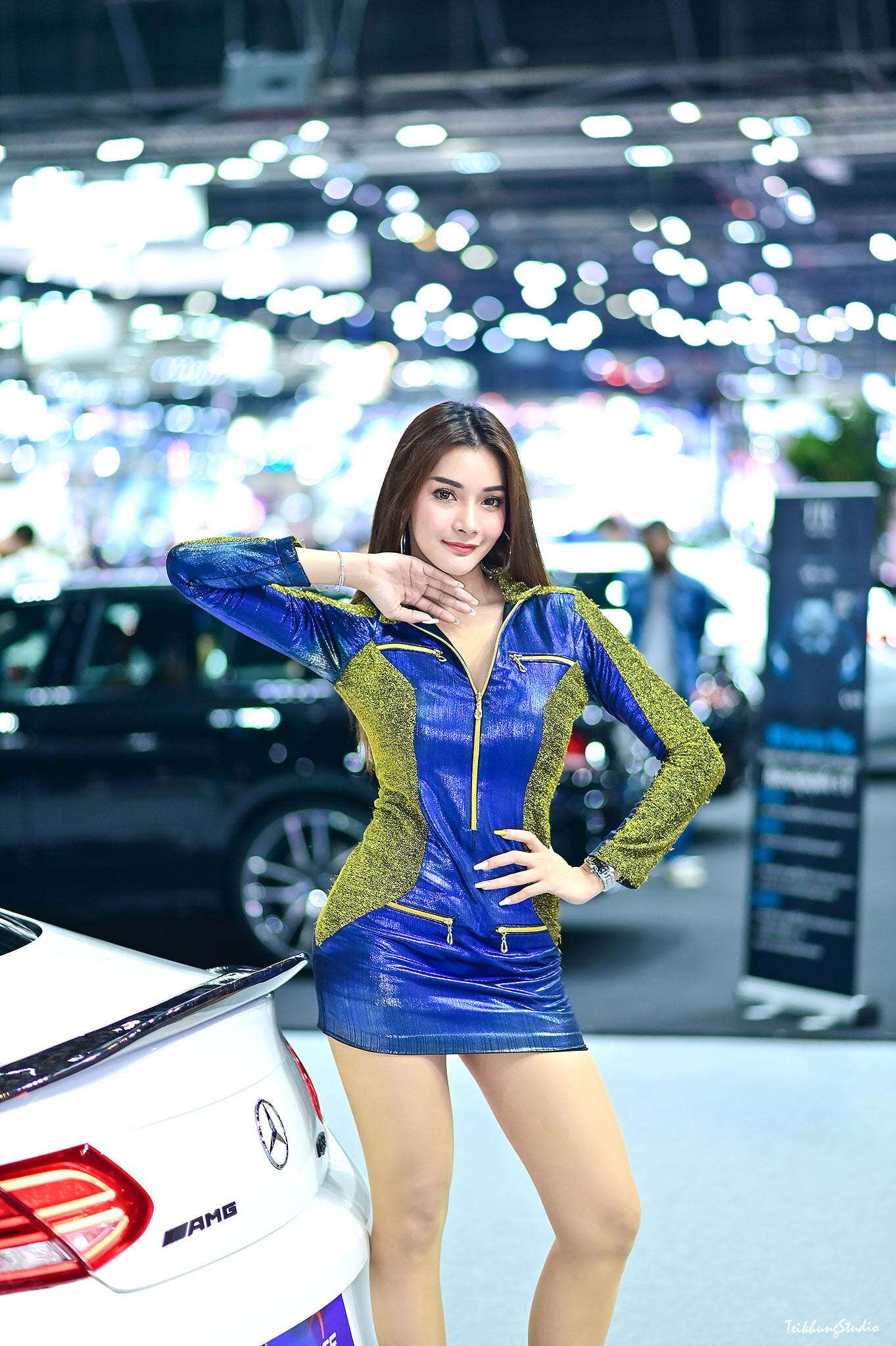 Đèn hậu xe dạng LED kiểu sợi quang trải dài khá tinh tế