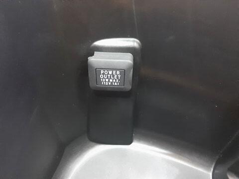 Cổng sạc ACC phía trong cốp xe