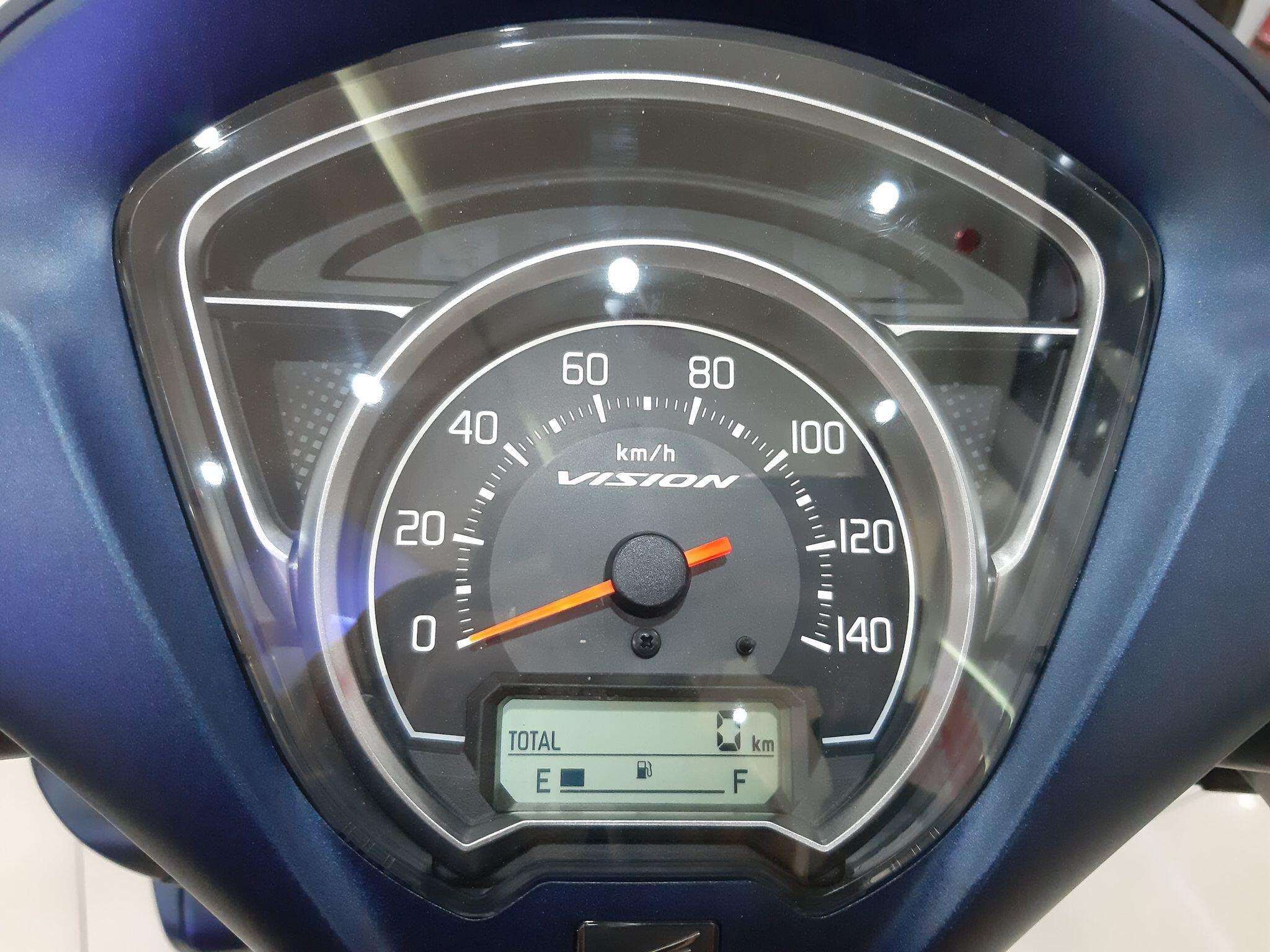 Đồng hồ xe tích hợp màn LCD, đèn báo Eco (tiết kiệm nhiên liệu) và hệ thống Smartkey thế hệ mới