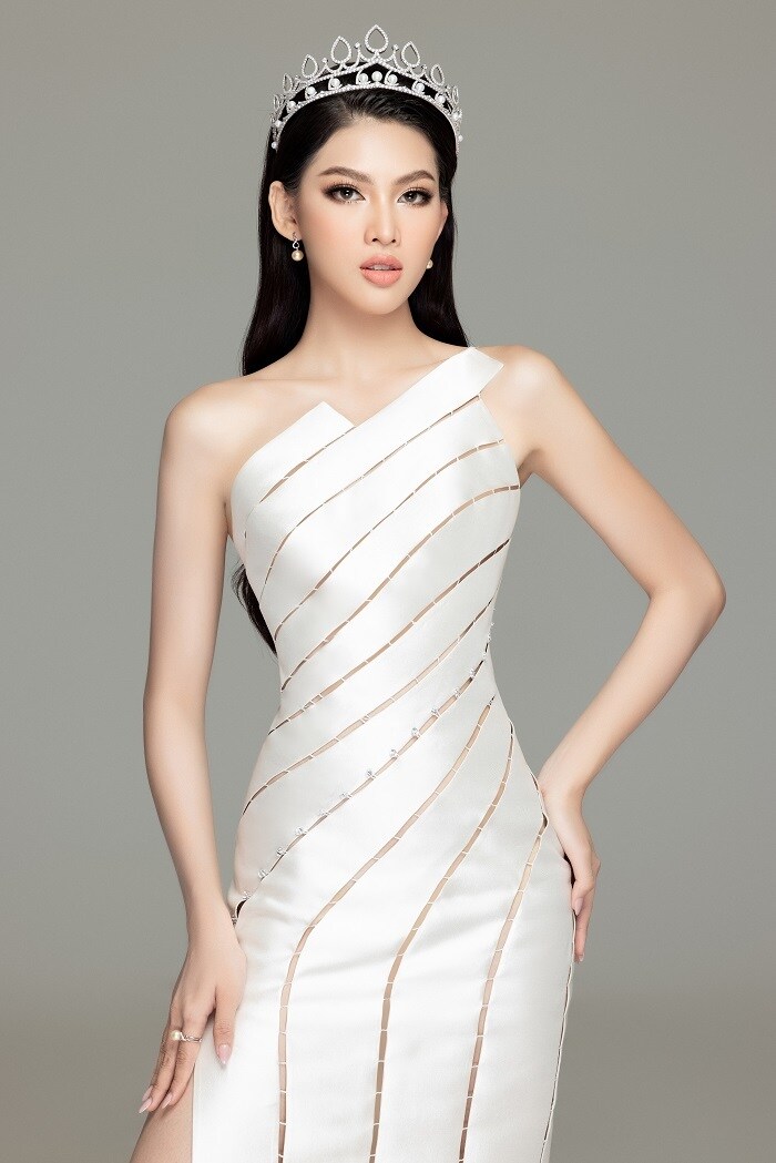 Á hậu Nguyễn Lê Ngọc Thảo sở hữu vẻ đẹp kiêu kỳ, sắc lạnh. Với kinh nghiệm nhiều lần sải bước trên các sàn catwalk lớn, Ngọc Thảo đã có kỹ năng trình diễn đầy chuyên nghiệp trước khi tham gia Hoa Hậu Việt Nam.