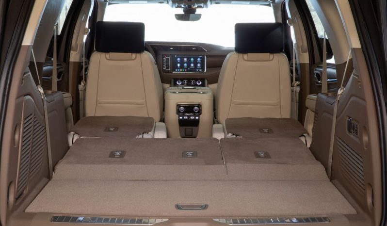 Khi mở cả ba hàng ghế thì GMC Yukon Denali XL có một khoang hành lý rộng rãi