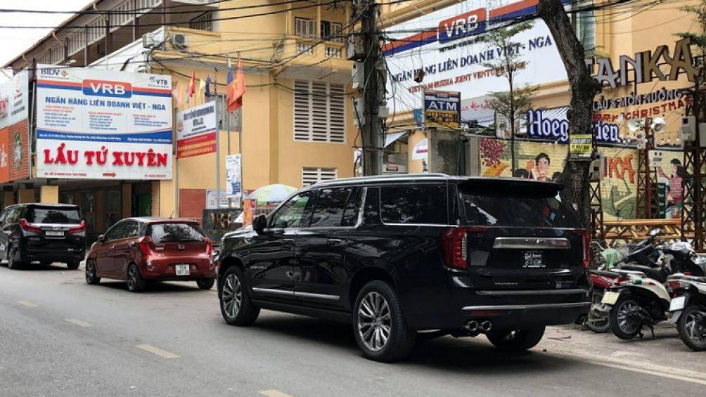 Trước đây, một đơn vị nhập xe tư nhân khác tại Việt Nam cũng từng chào bán mẫu xe này với giá trên 9 tỷ đồng, đắt hơn cả mẫu Cadillac Escalade