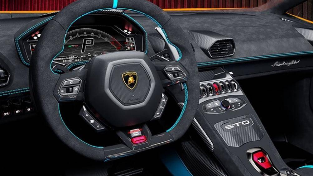 Chế độ STO dành cho lái xe trên đường, trong khi Trofeo tập trung vào việc cung cấp cho người lái tất cả hiệu suất cần thiết