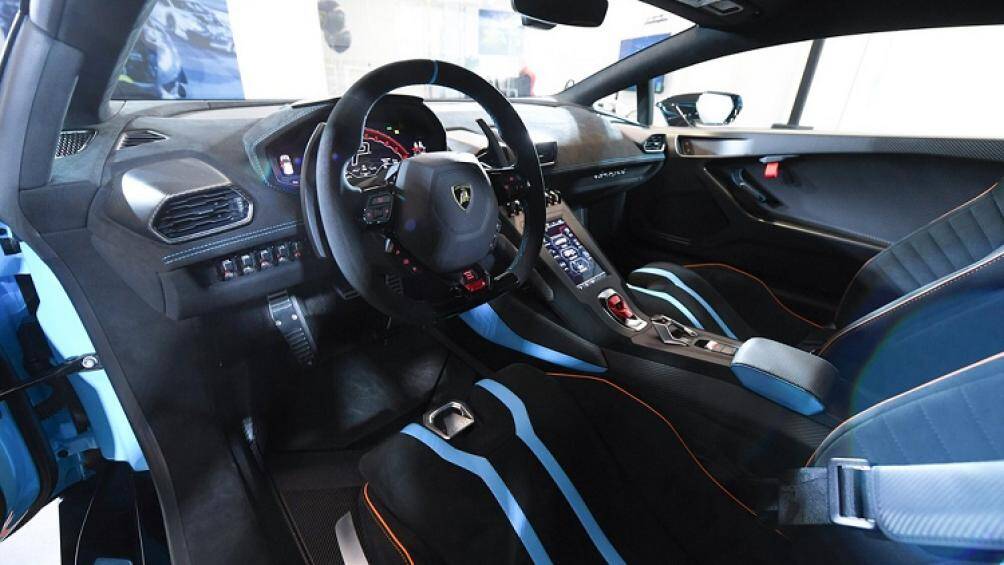 Lamborghini cũng bổ sung ba chế độ lái mới cho hệ thống ANIMA trong Huracan STO bao gồm chế độ STO, Trofeo và Pioggia