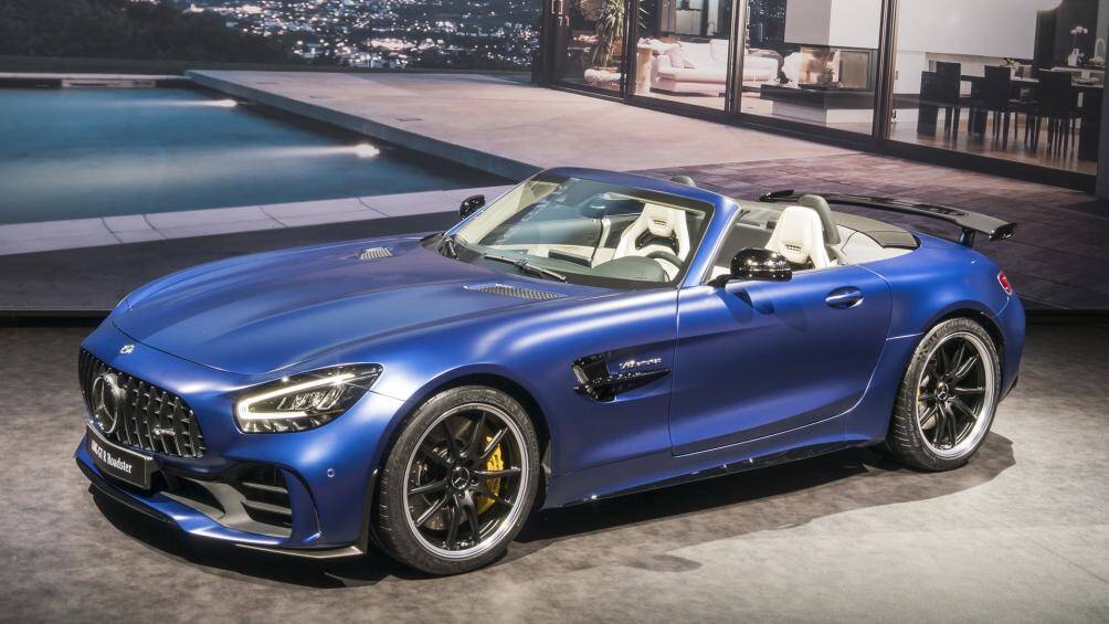 4. Mercedes-AMG GT Roadster 2020 (giá khởi điểm: 127.900 USD, điểm tổng thể: 8,3/10)