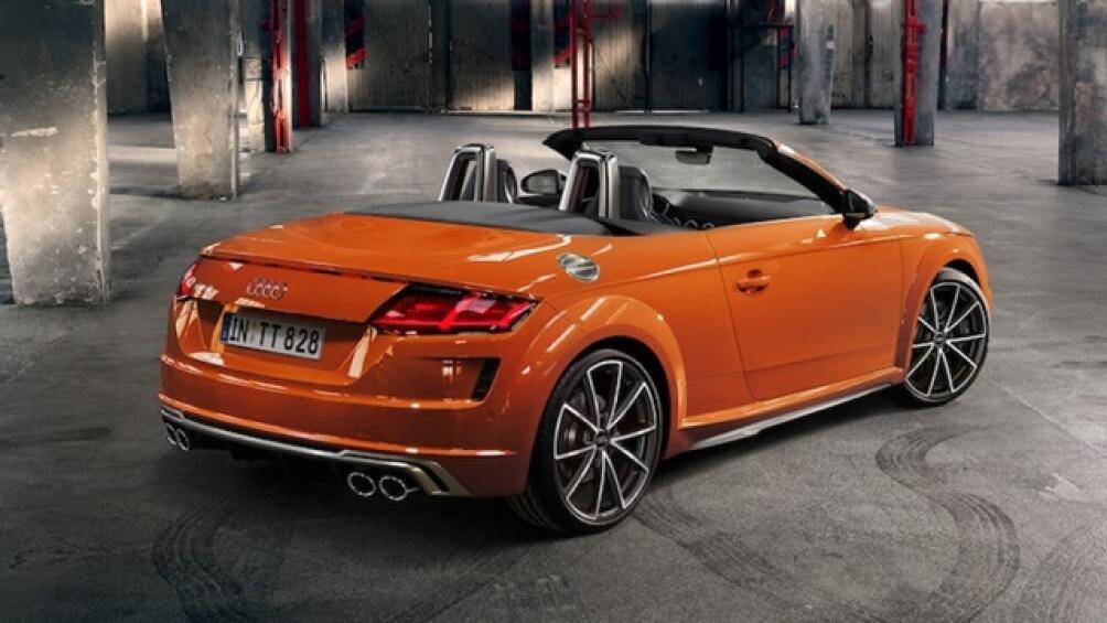 5. Audi TT Roadster 2021 (giá khởi điểm: 53.900 USD, điểm tổng thể: 8,2/10)