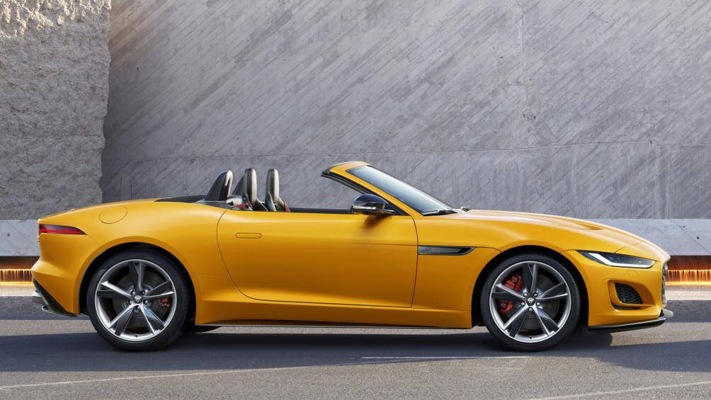 7. Jaguar F-Type Convertible 2021 (giá khởi điểm: 64.700 USD, điểm tổng thể: 7,8/10)