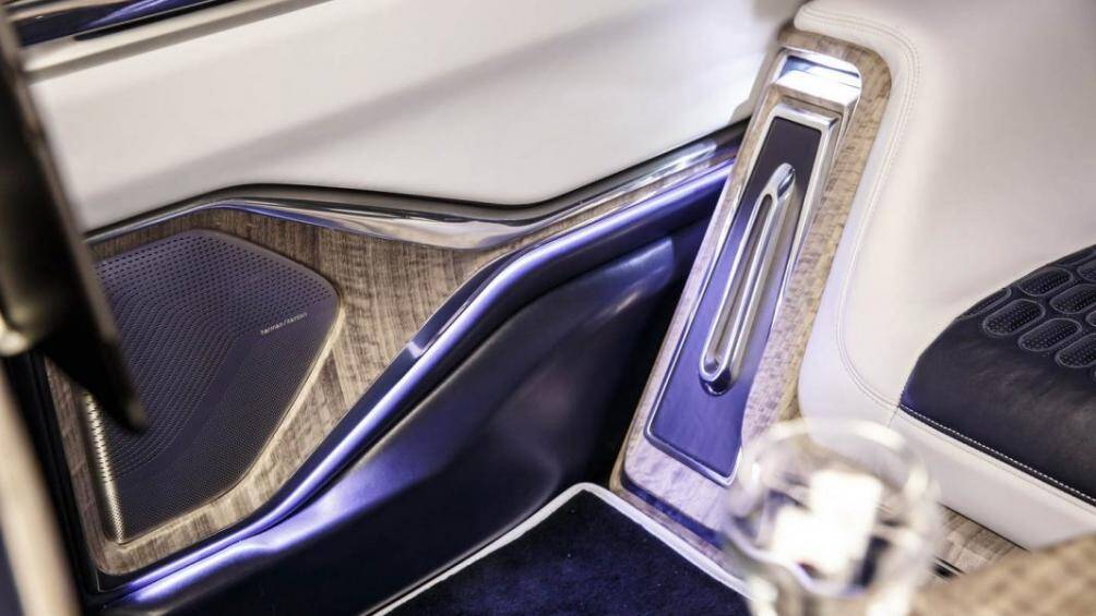 Palladium được sản xuất với số lượng giới hạn 10 chiếc. Mức giá của mẫu xe siêu sang này không được tiết lộ, một số chuyên gia dự đoán vào khoảng 500.000 USD