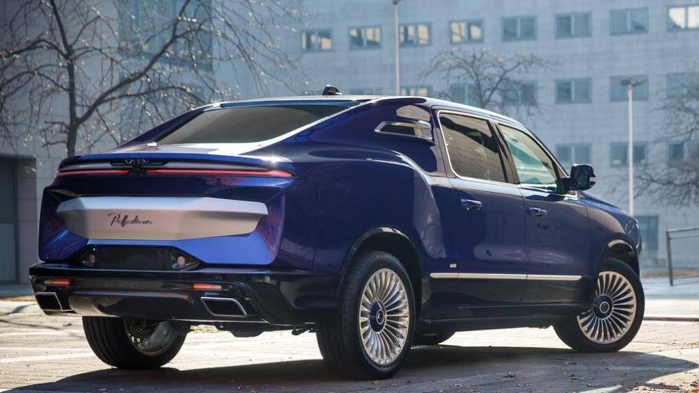 Nhờ sử dụng toàn bộ phần thân to lớn của Ram 1500 nên Aznom Palladium có kích thước đồ sộ: dài 5.960 mm và cao 1.971 mm