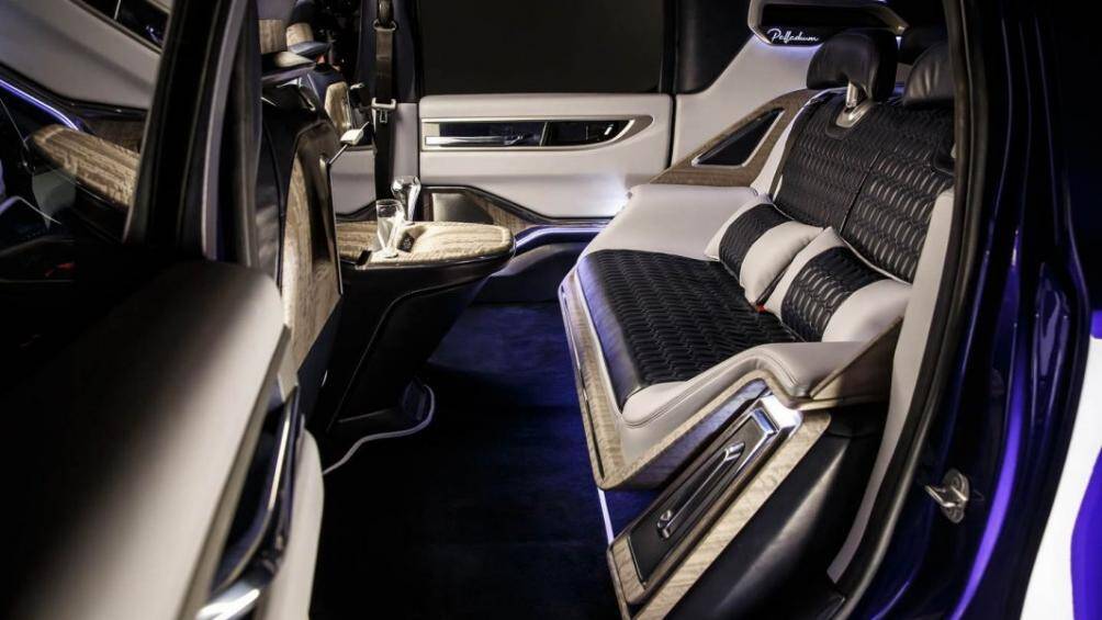 Xe sử dụng động cơ Hemi V8 5.7L cho công suất tối đa lên đến 710 mã lực, mô-men xoắn cực đại 949 Nm