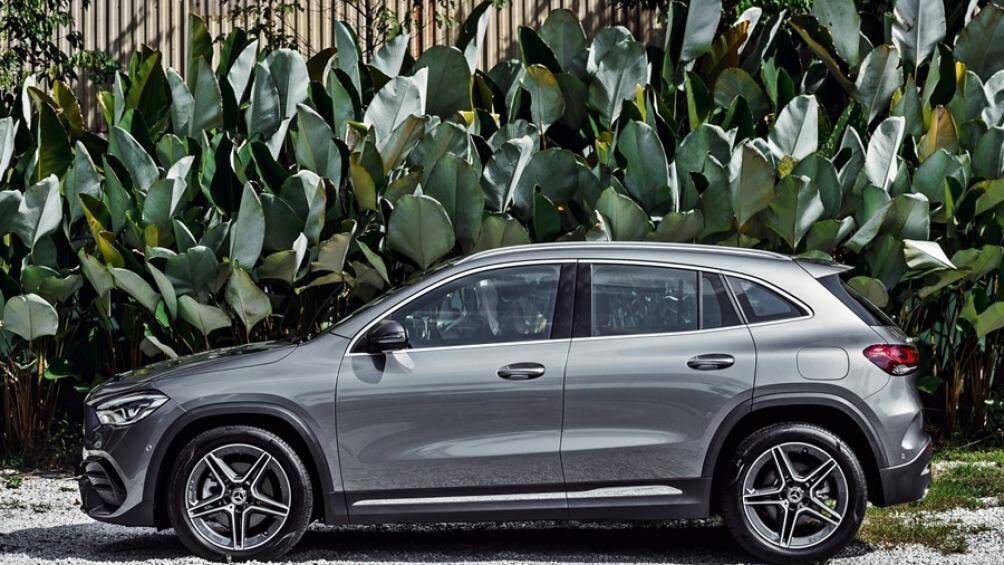 GLA 200 được trang bị mâm xe hợp kim bạc 18 inch, trong khi GLA 250 sở hữu mâm xe hai tông màu 19 inch lớn hơn