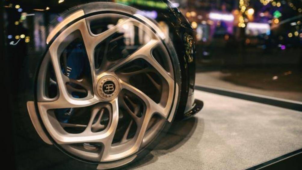 Với giá bán lên tới 13,36 triệu USD, Bugatti La Voiture Noire chính là chiếc hypercar đắt giá nhất thế giới