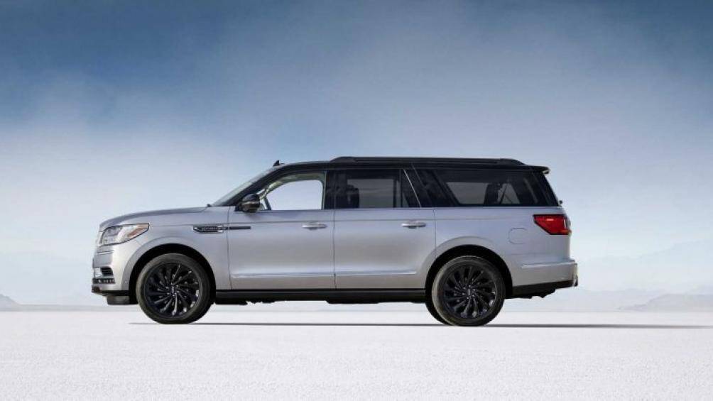 Xe vẫn sử dụng động cơ V6 tăng áp kép, dung tích 3,5 lít với công suất cực đại 450 mã lực