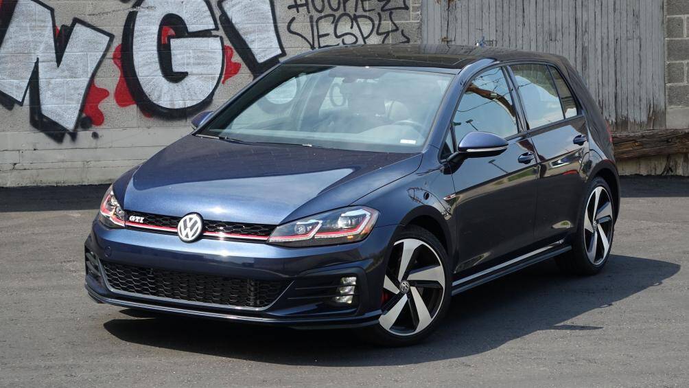 1. Volkswagen Golf GTI 2021