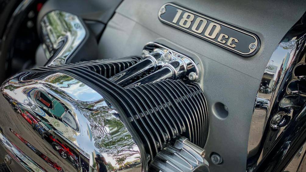 Điểm nổi bật nhất và được coi là tâm huyết trên BMW R 18 là khối động cơ boxer hai xi-lanh có dung tích là 1.802 làm mát bằng không khí và dầu