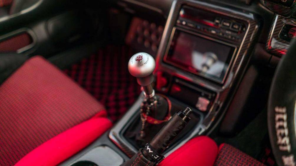 Hệ thống treo nguyên bản của xe đã được loại bỏ, thay vào đó chính là hệ thống treo được chế tạo thủ công Fortune Auto 500