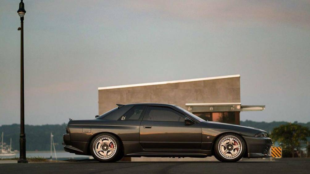 Xe được trang bị gương Ganador với tấm che gương Aerowolf, phần thân xe còn được lắp đặt thêm phần líp ốp Shorin từ Nhật Bản