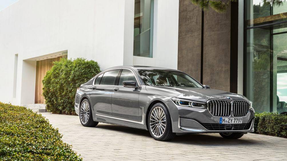 10. BMW 760Li (giá khởi điểm: 137.000 USD)